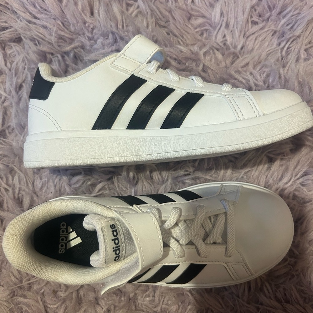 Adidas White and Black Grand Court 2.0 kids size 1 Sneakers